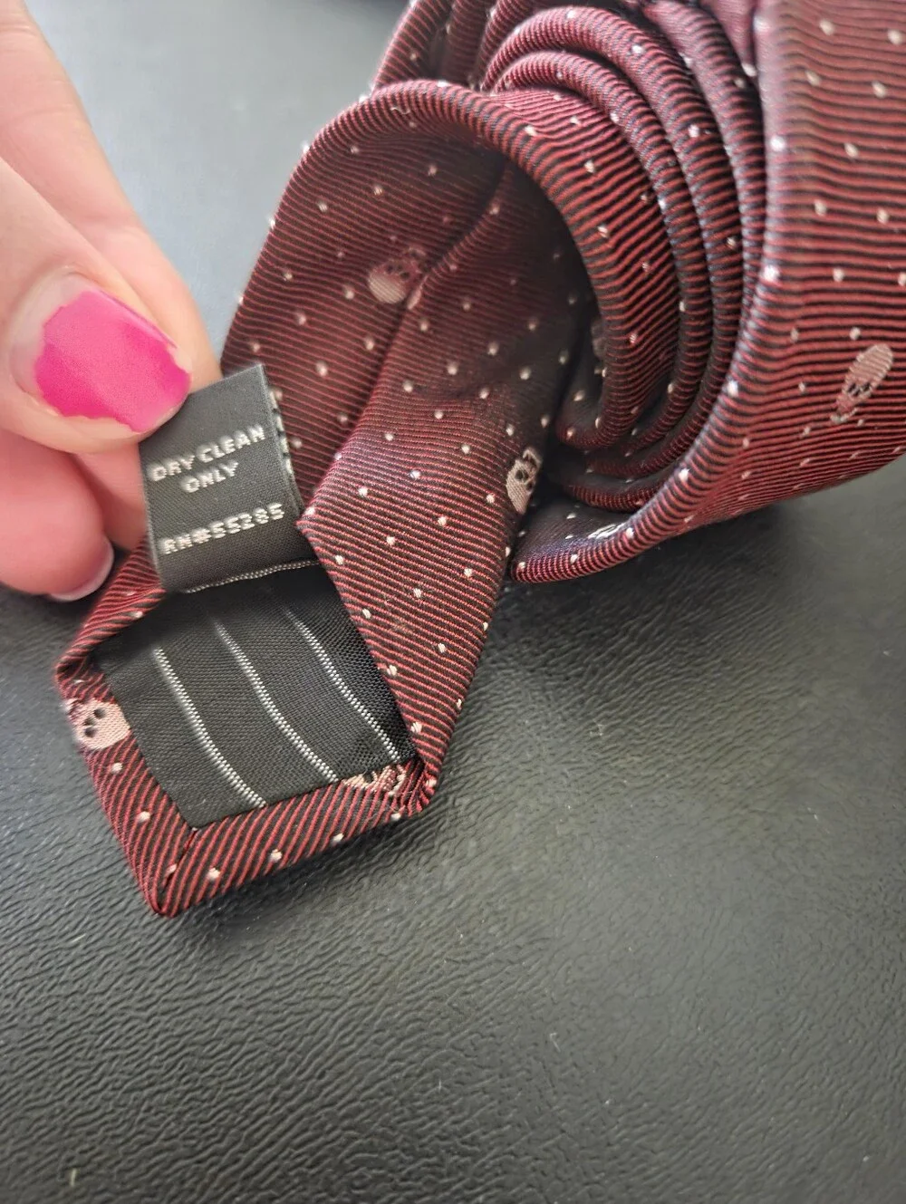 💀 Express Design Studio Premium Silk Skull Tie - Oxblood